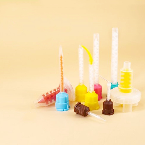 Types of dental mixing tips